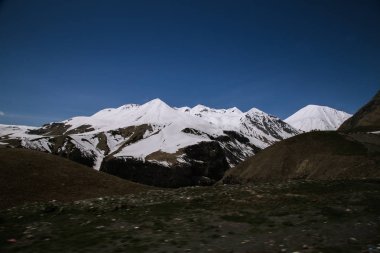 dağlar, Stepantsmindu, Gürcistan kar kaplı üst görünümü