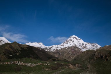 dağlar, Stepantsmindu, Gürcistan kar kaplı üst görünümü