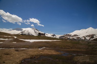dağlar, Stepantsmindu, Gürcistan kar kaplı üst görünümü
