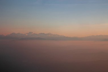 sabah sis dağlar dramatik görünümü, Stepantsmindu, Gürcistan
