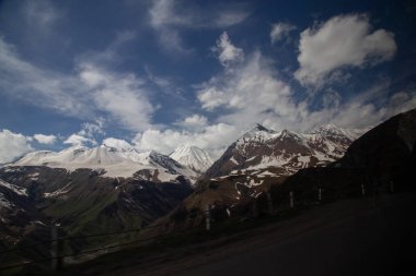 dağlar, Stepantsmindu, Gürcistan kar kaplı üst görünümü