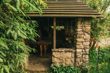 Yaremche, Ukrayna'da evin arkasındaki bahçe görünümü