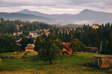 evleri ile Yaremche şehir görünümü, Ukrayna