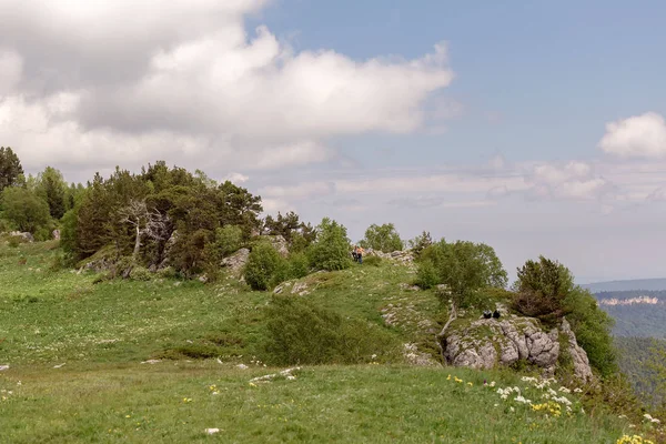 Turist ziyaret yollar dağda, yaz.