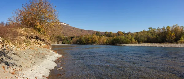 Rivier Berg Oorsprong Schoon Water Herfst — Stockfoto