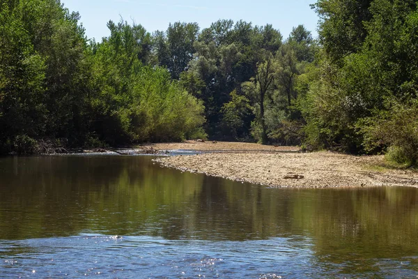 Dağ nehirleri temiz su kaynağıdır..