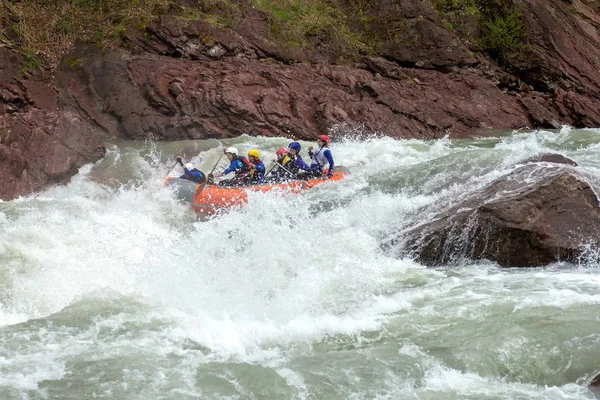 Región Maikop Adigeia Federación Rusa 2015 Gente Valiente Viaja Balsa — Foto de Stock