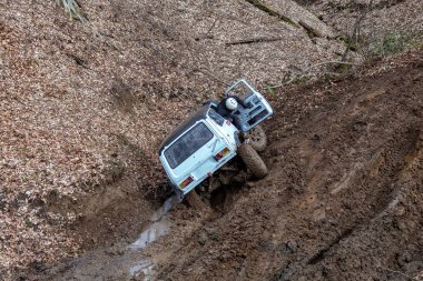 Maikop Adigeia Region, Rus Federatoin 02.23.2018: test arabaları kros arazi ve Off-Road.