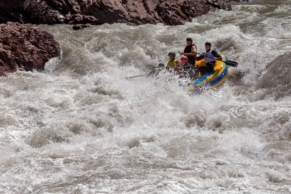 Maykop Republika Adygea Ruská Federace 2018 Rafting Procházející Prahem Řeky — Stock fotografie