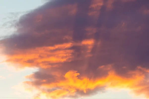 Abendhimmel Mit Rosa Wolken Sonnenuntergang Und Übergang Zur Regimezeit — Stockfoto