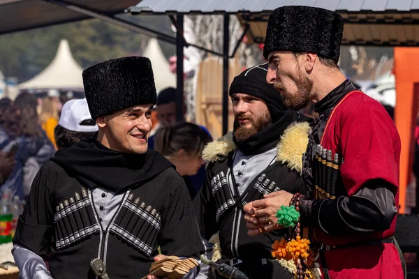 Maykop Republika Adygea Ruská Federace 2019 Účastníci Prázdnin Národních Kostýmech — Stock fotografie