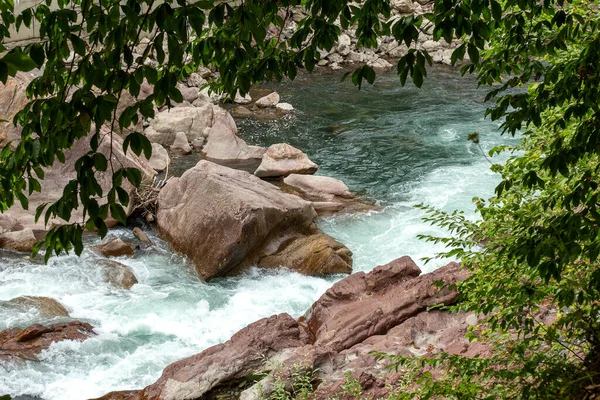 Dağ nehirleri tüm kıtadaki en çevre dostu sulardır..  