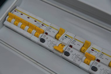 elektrik panosu devre kesiciler