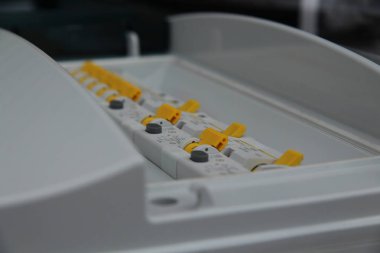 elektrik panosu devre kesiciler