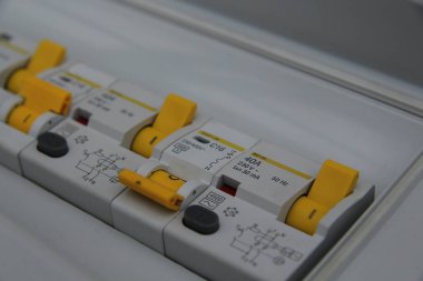 elektrik panosu devre kesiciler