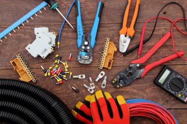 üst görünüm elektrikçi aracı