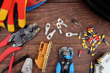 üst görünüm elektrikçi aracı