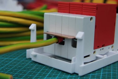 bağlı tel ile kutusunda elektrikli makine