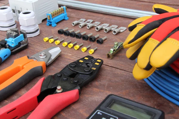 Électricien Outils Équipement Sur Table — Photo