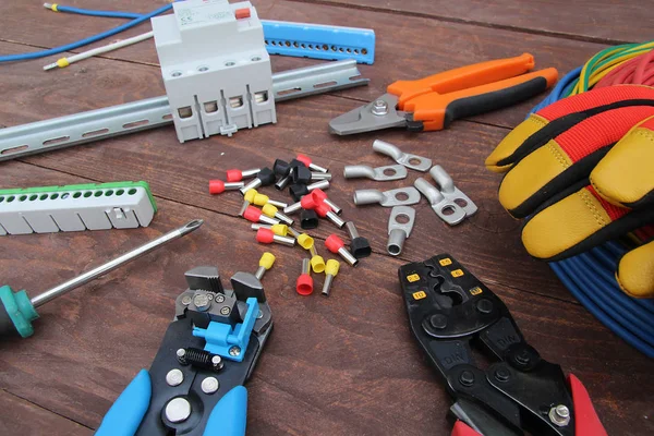 Électricien Outils Équipement Sur Table — Photo