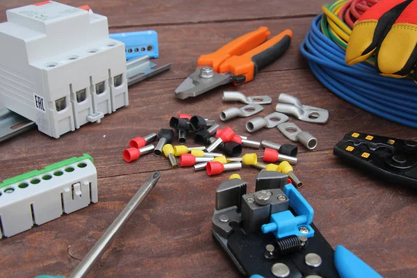 Werkzeuge Und Geräte Elektriker Auf Dem Tisch — Stockfoto