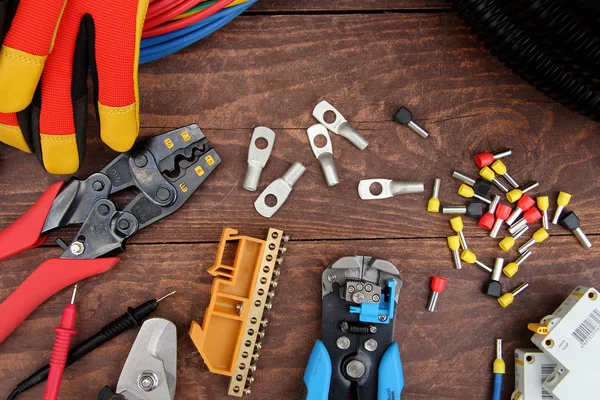 üst görünüm elektrikçi aracı