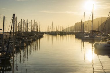 Günbatımı küçük ve rahat Harbor'da