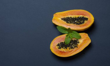 Papaya metin için alan ile mavimsi koyu arka plan - resim