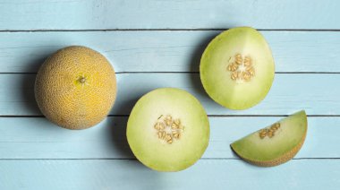 yukarıdan görülen mavi ahşap kavun