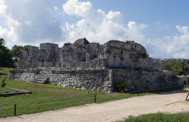 Tulum'u mahvediyor. Eski maya sitesi, Tulum Ruinas, Ouintana Roo, Meksika - resim