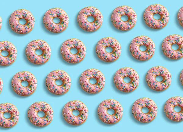 Zomer Patroon Gemaakt Met Roze Donuts Lichtblauwe Achtergrond Zomer Concept — Stockfoto