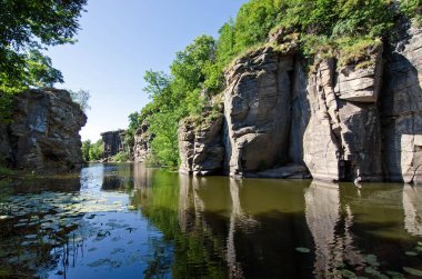 Nehir ve kayalar Buki Kanyon, Cherkasy region, Ukrayna