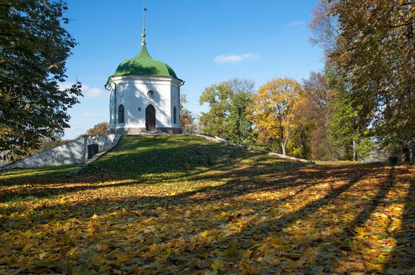 Altanka Finca Kachanovka Otoño Sobre Fondo Hojas Amarillas Región Chernihiv — Foto de Stock