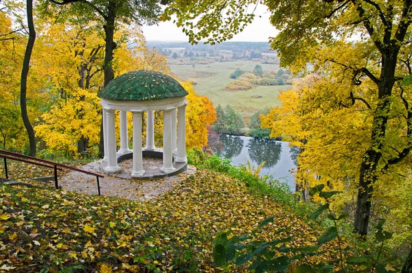  Hlibov s Sedniv eski manor romantik Arbor'da.