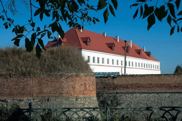 Widok na zamek w słoneczny dzień — Zdjęcie stockowe