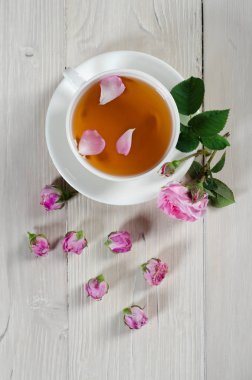 Çay ve gül goncası