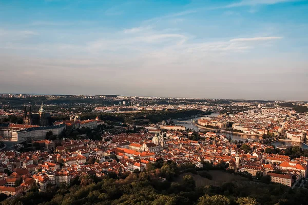 Vista de la arquitectura del muelle del casco antiguo en Praga, República Checa — Foto de Stock