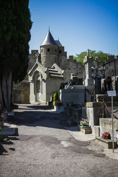 Fransa Nın Carcassonne Şatosunun Yakınındaki Güneşli Bir Günde Mezarları Mermer — Stok fotoğraf