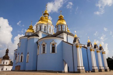 Ukrayna 'nın başkenti Kyiv' deki St. Michael Katedrali (12. yüzyılda kuruldu). Kyiv 'deki ünlü kilise komplekslerinden biri..