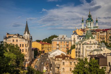 KIEV UKRAINE 20 Haziran 2020. Andriyivli Descent. Kyiv, Ukrayna Saint Andrew Kilisesi Kyiv 'deki Andriyivskyy Descent
