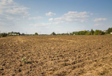 Dıştaki toprakla ekilmemiş çıplak alan