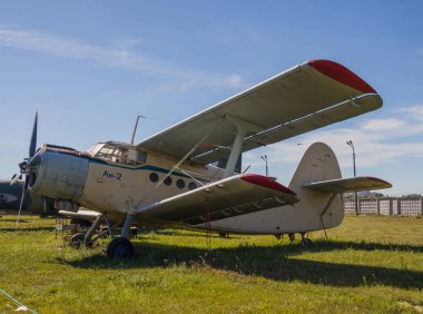 Kiev, Ukrayna - 29 AĞUSTOS 2020: An-2 çok amaçlı hava aracı Kyiv 'deki Devlet Havacılık Müzesi' nde 80 'den fazla ülke için havayolları ve Hava Kuvvetleri tarafından işletiliyor