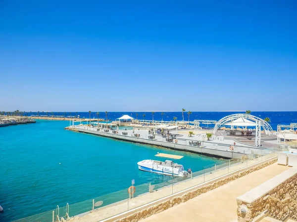 Egyiptom Hurghada August 2020 Kristálytiszta Azúrvíz Üdülőhely Fehér Stranddal Paradicsomi — Stock Fotó