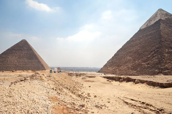 Pyramiderna Giza Chefrens Och Cheops Baksida Och Bakgrunden Syn Kairo — Stockfoto