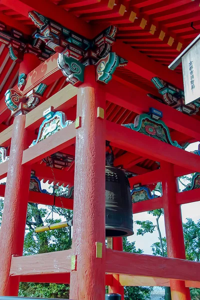 Kyoto, Japonya - 2010: Kiyomizu-dera Tapınağı, Kyoto, çan kulesi