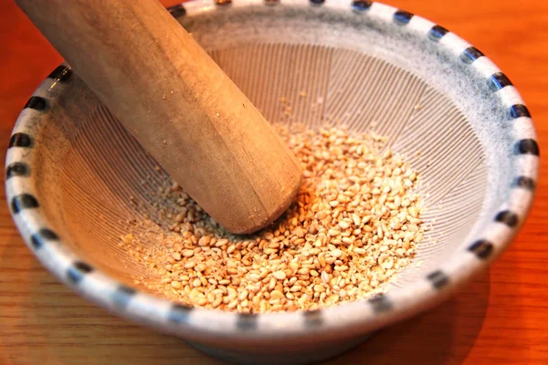Suribachi 'de susam tohumları, Japon harcı ve tokmağı
