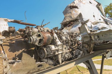Hırvat İç Savaşı 'ndan kalma Ordu Koleksiyonları Müzesi' nde sergilenen bir askeri uçağın jet motoru vuruldu