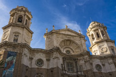 Cadiz, İspanya - Aralık 2018: Cephe Cadiz Katedrali. 1722 ve 1838 arasında inşa edilmiş.