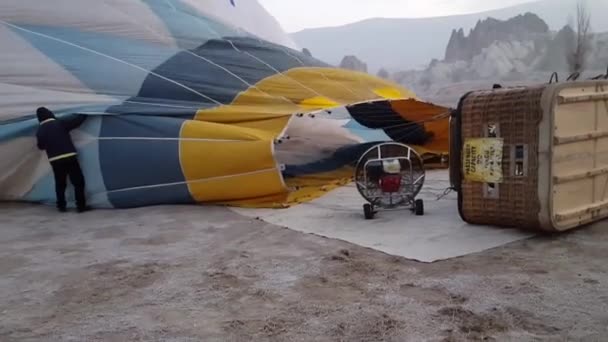 Kappadósz Hőlégballon Előkészítése Napkelte Előtt — Stock videók