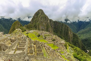 Machu Picchu ana kale kalıntıları havadan görünümü